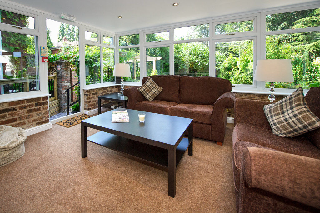 Cheshire Hospitality Ltd T\/A Lennox Lea Studios & Apartments Sale Eksteriør billede