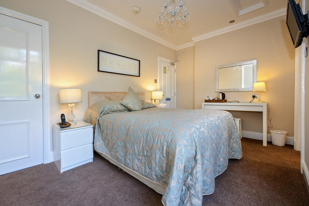 Cheshire Hospitality Ltd T\/A Lennox Lea Studios & Apartments Sale Eksteriør billede