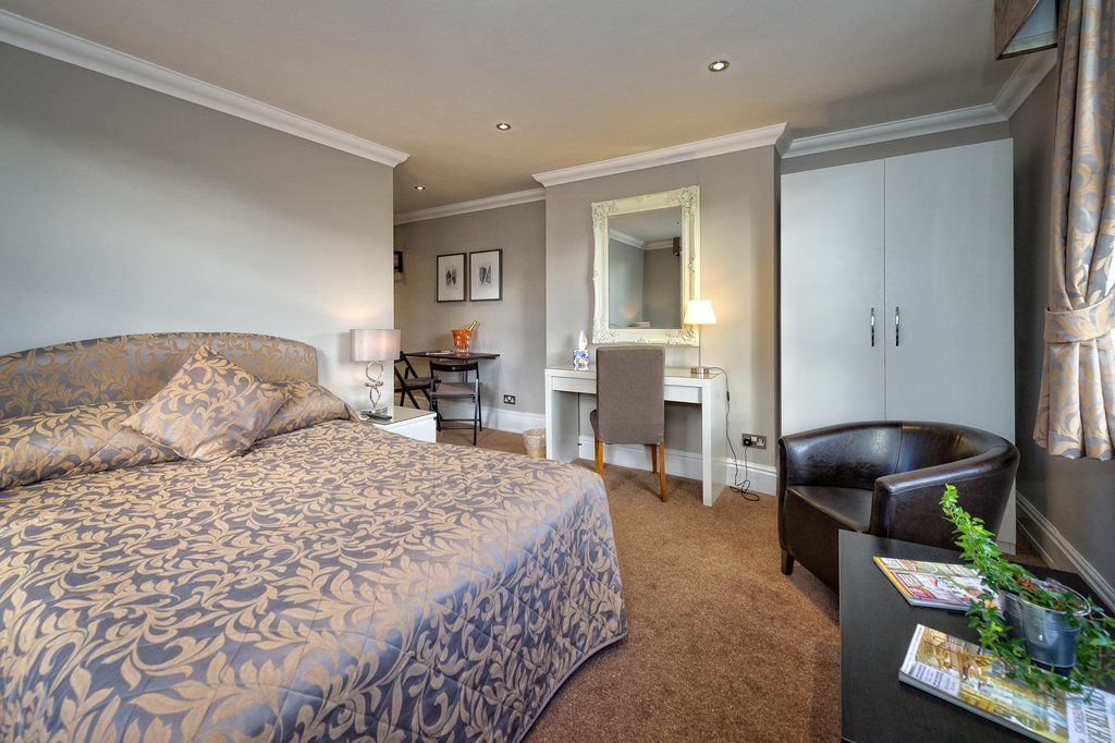 Cheshire Hospitality Ltd T\/A Lennox Lea Studios & Apartments Sale Eksteriør billede
