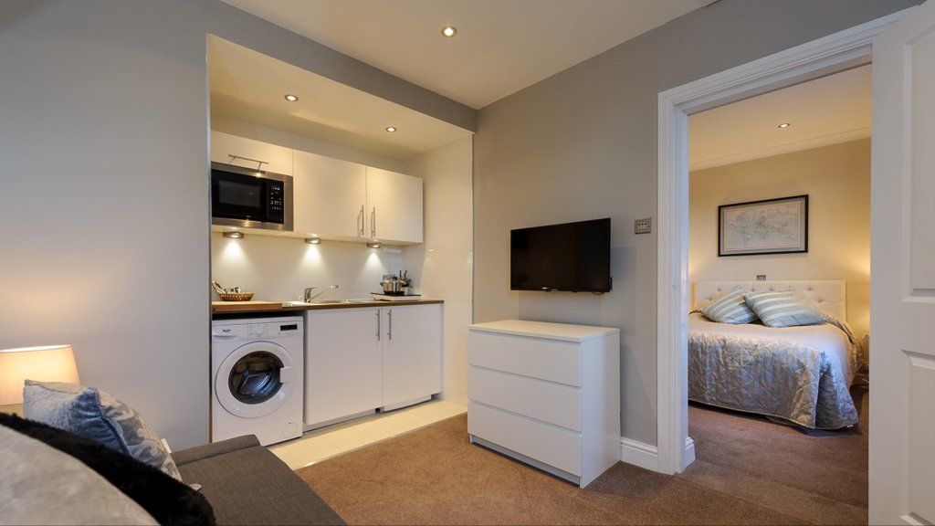 Cheshire Hospitality Ltd T\/A Lennox Lea Studios & Apartments Sale Eksteriør billede
