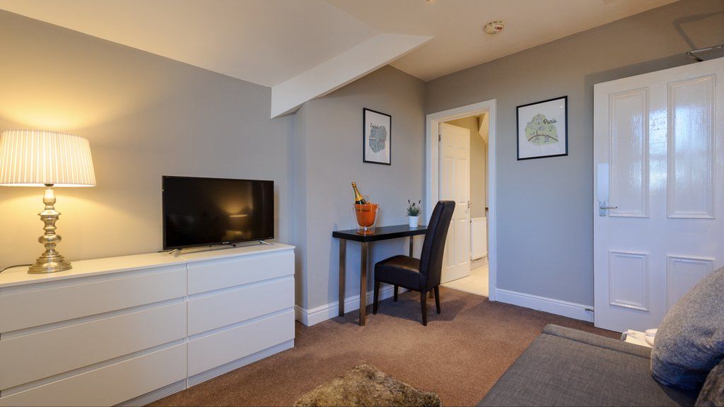 Cheshire Hospitality Ltd T\/A Lennox Lea Studios & Apartments Sale Eksteriør billede